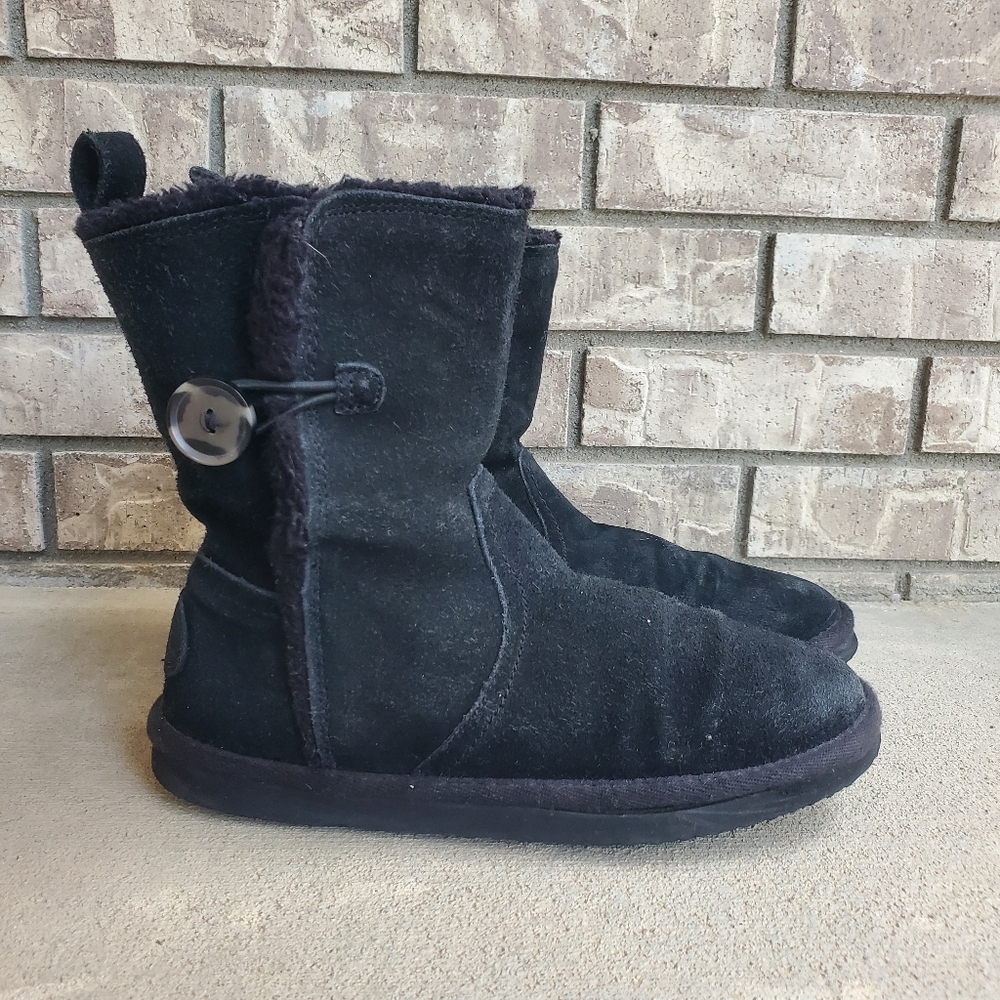 American Eagle Women's black suede winter boots